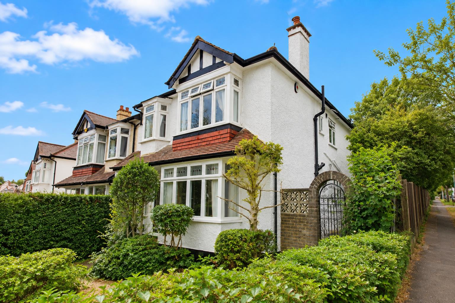 Willis Avenue, Sutton